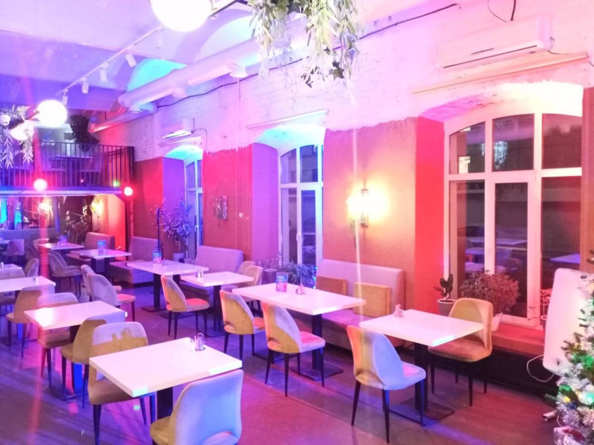 COMEDY HALL - COMEDY LOFT & BAR 
