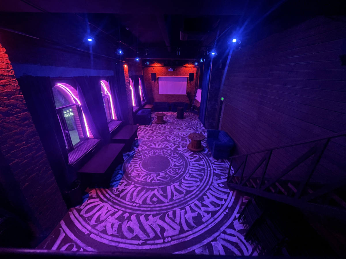 MSK PLACE - Rich Loft с большим столом